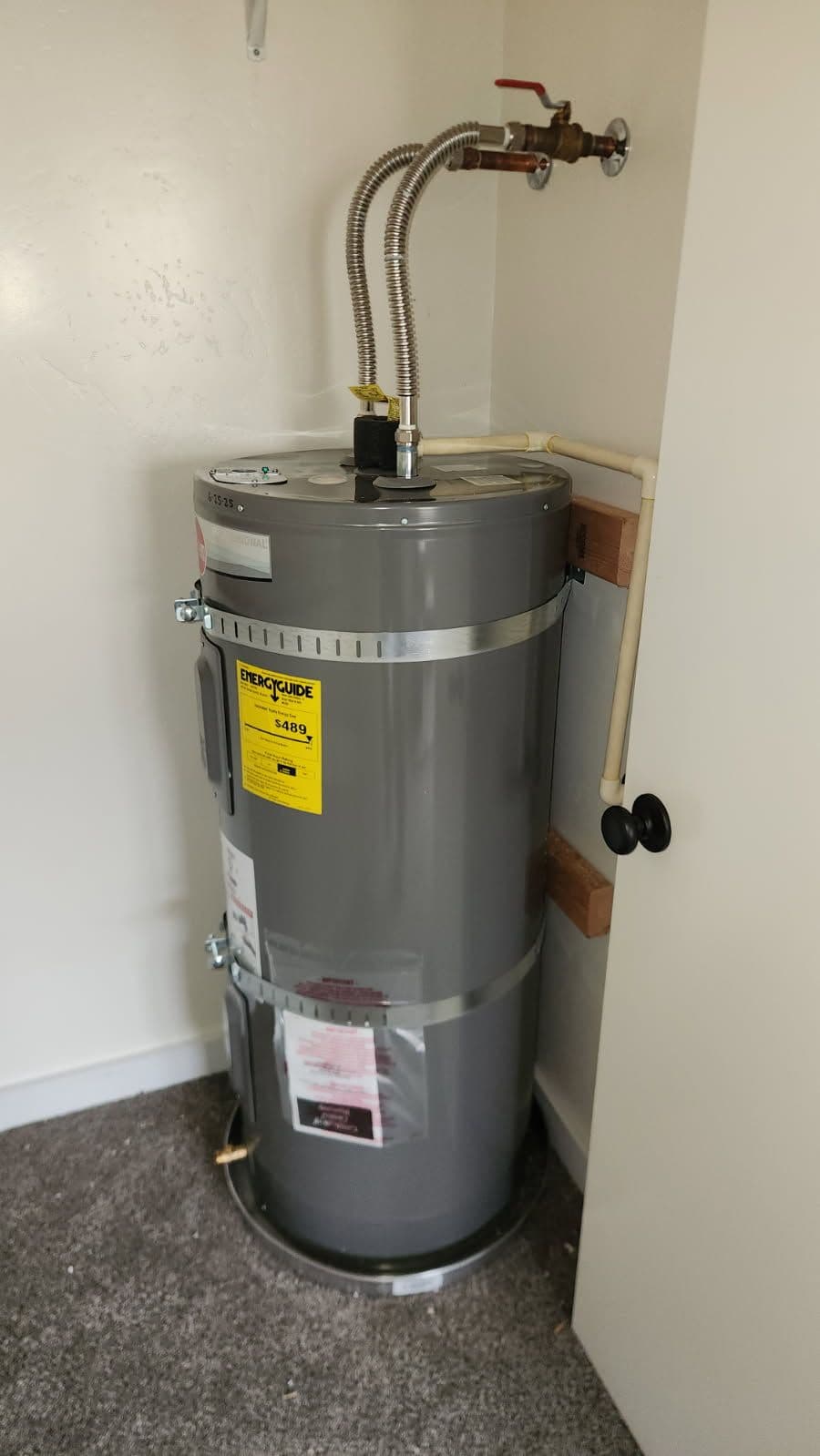 Efficient Water Heater Replacement in Eureka image
