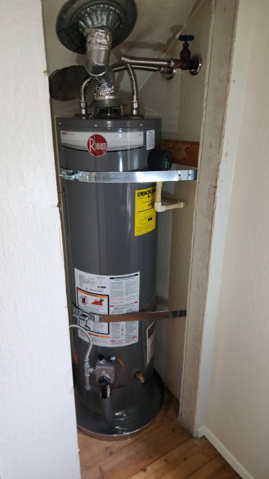 Efficient Rheem Water Heater Installations by Straight Flush Plumbing image